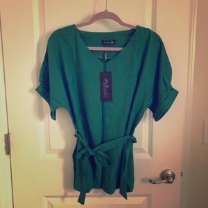 K.D Beautiful green tunic size XXL NWT SALE